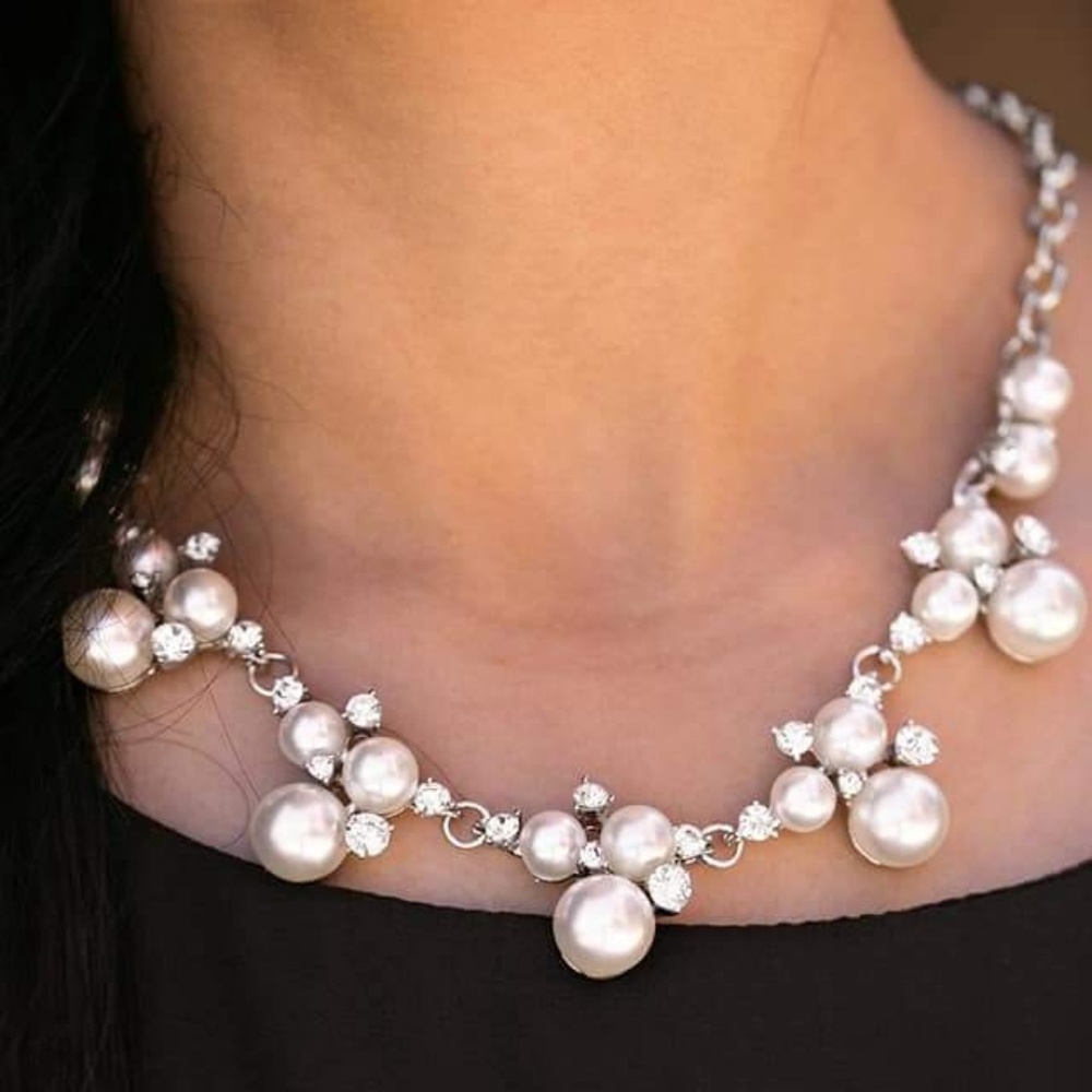 Paparazzi White pearl necklace